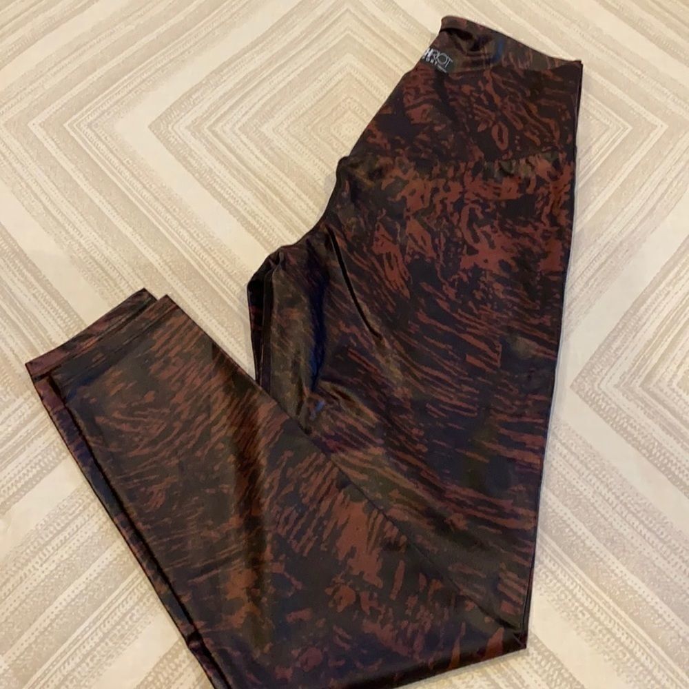 Beach Riot Sport Brown & Black Shiny Animal Printed Cross Waistband Leggings